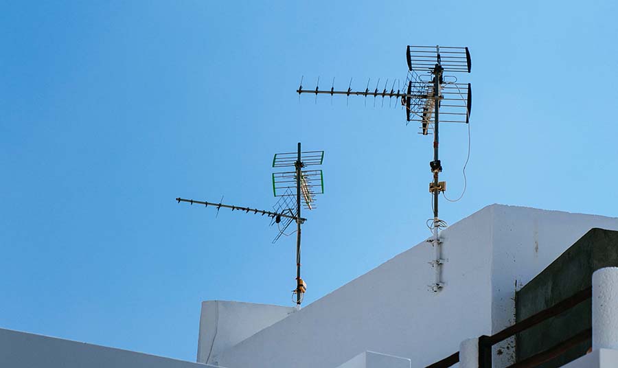 antenna-nelson-ndongala-freeimg.jpg