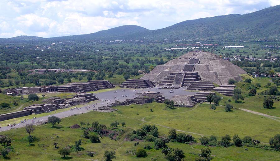 Piramide_de_la_Luna_PublicDomainPhoto.jpg