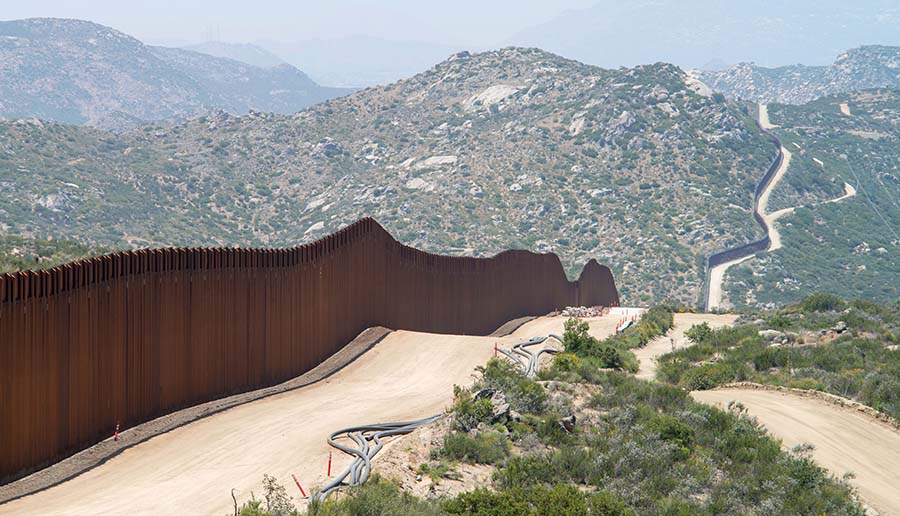 mexican-border-greg-bulla-freeimg.jpg