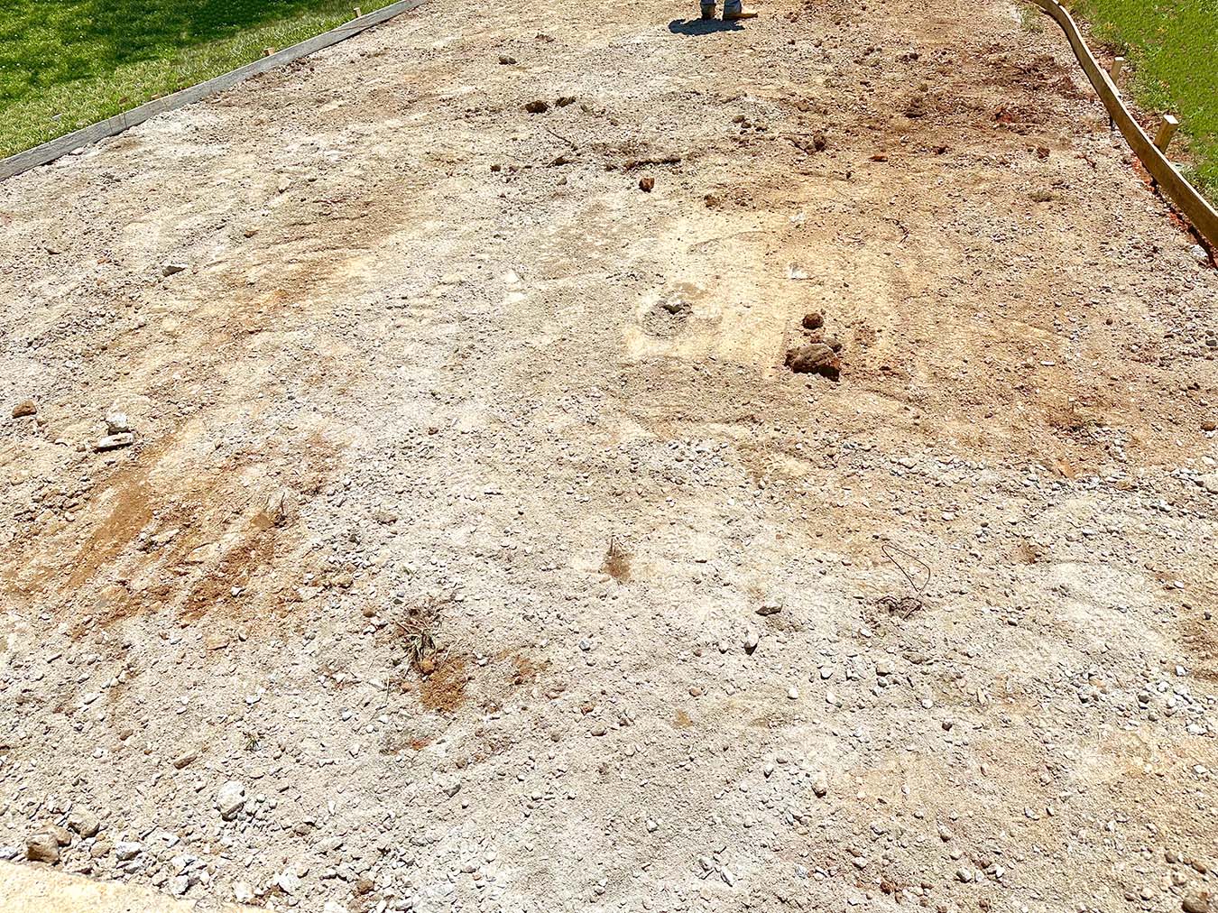 driveway-gravel-gahomefind.jpg