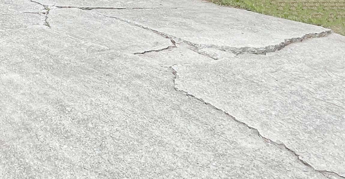 driveway-cracked-gahomefind.jpg